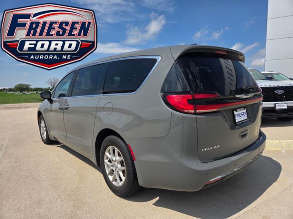 Used 2025 Chrysler Pacifica Select Minivan/Van