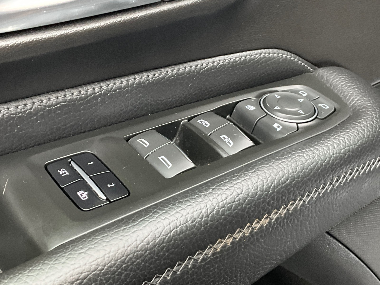 2022 GMC Yukon Denali - Photo 28