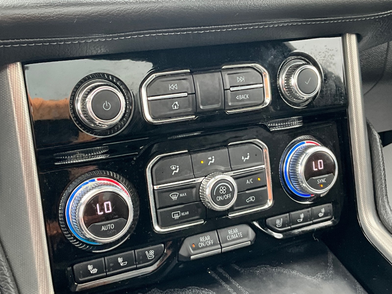 2022 GMC Yukon Denali - Photo 25