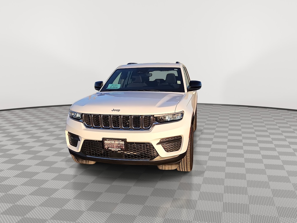 Used 2024 Jeep Grand Cherokee Laredo SUV