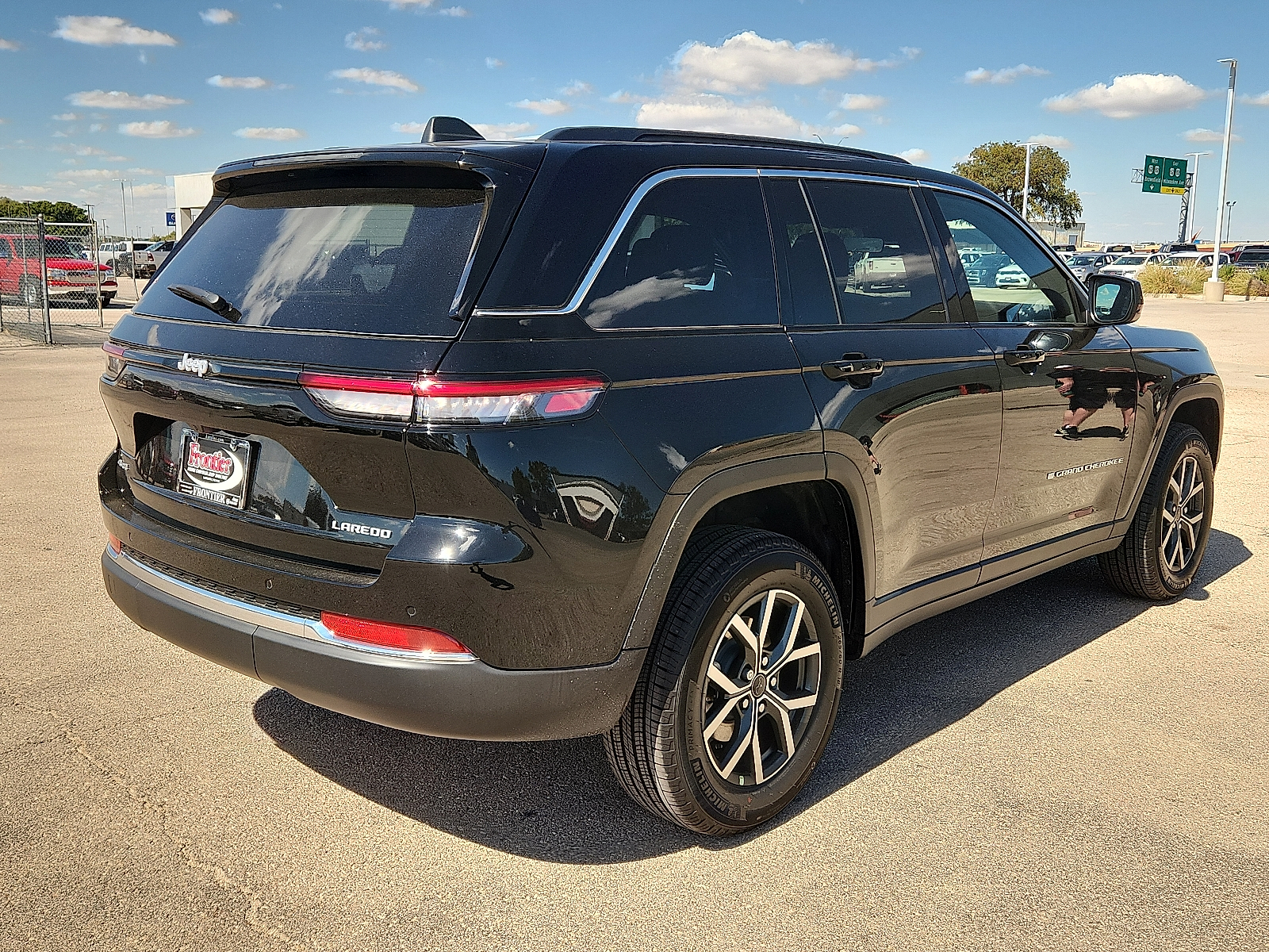 New 2027 Jeep Grand Cherokee LAREDO 4X4 Sport Utility