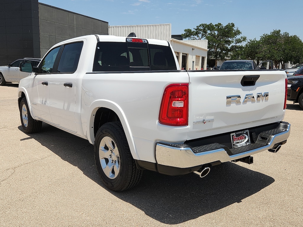 New 2026 Ram 1500 LONE STAR CREW CAB 4X2 5'7 BOX Pickup