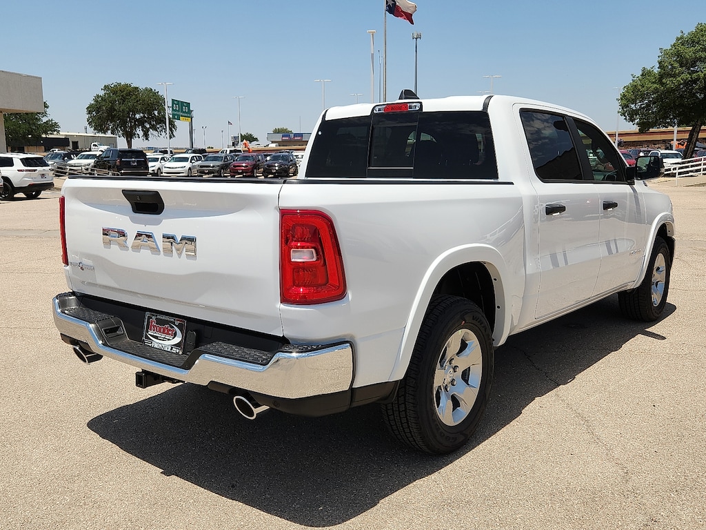 New 2026 Ram 1500 LONE STAR CREW CAB 4X2 5'7 BOX Pickup
