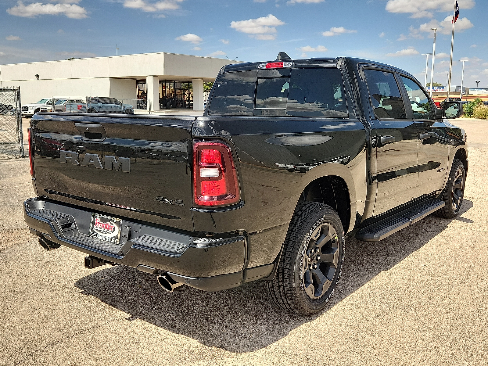 New 2027 Ram 1500 EXPRESS CREW CAB 4X4 5'7 BOX Pickup