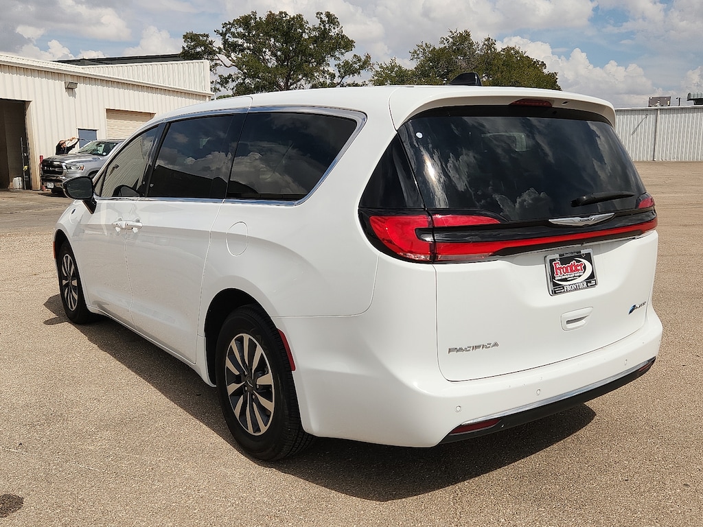 Used 2024 Chrysler Pacifica Hybrid Select Front-Wheel Drive Passenger Van