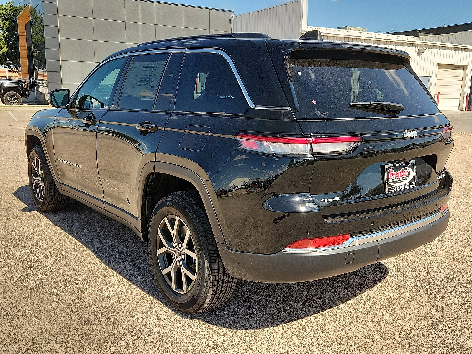 New 2027 Jeep Grand Cherokee LAREDO 4X4 Sport Utility