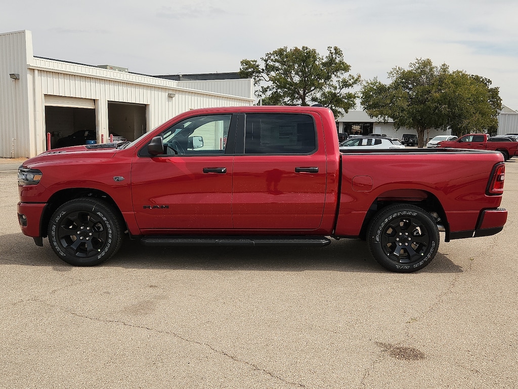 New 2026 Ram 1500 EXPRESS CREW CAB 4X4 5'7 BOX Pickup