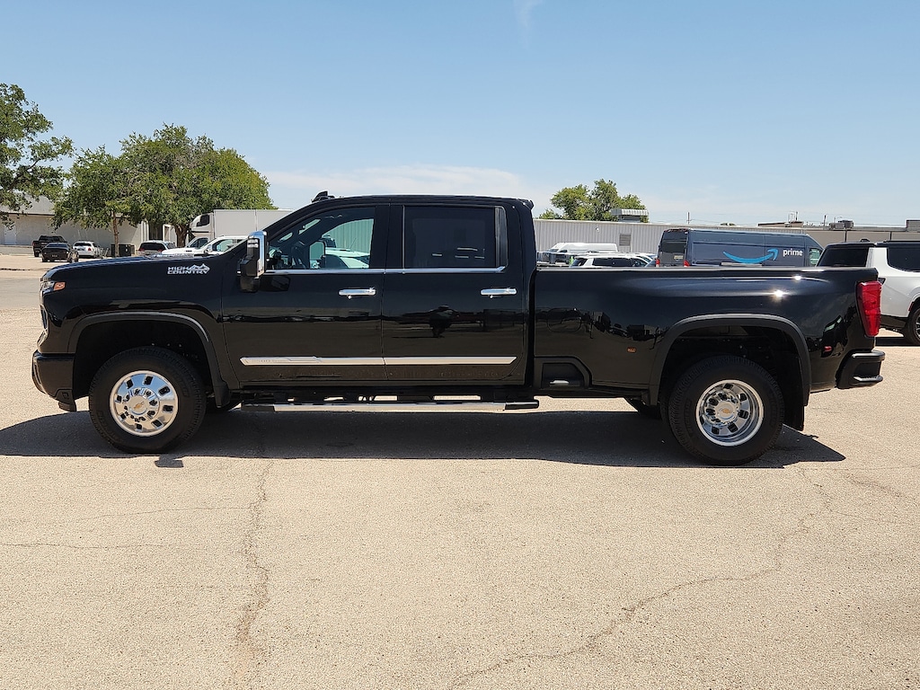 Used 2026 Chevrolet Silverado 3500HD High Country 4x4 Crew Cab 8 ft. box 172 in. WB DRW Truck Crew Cab