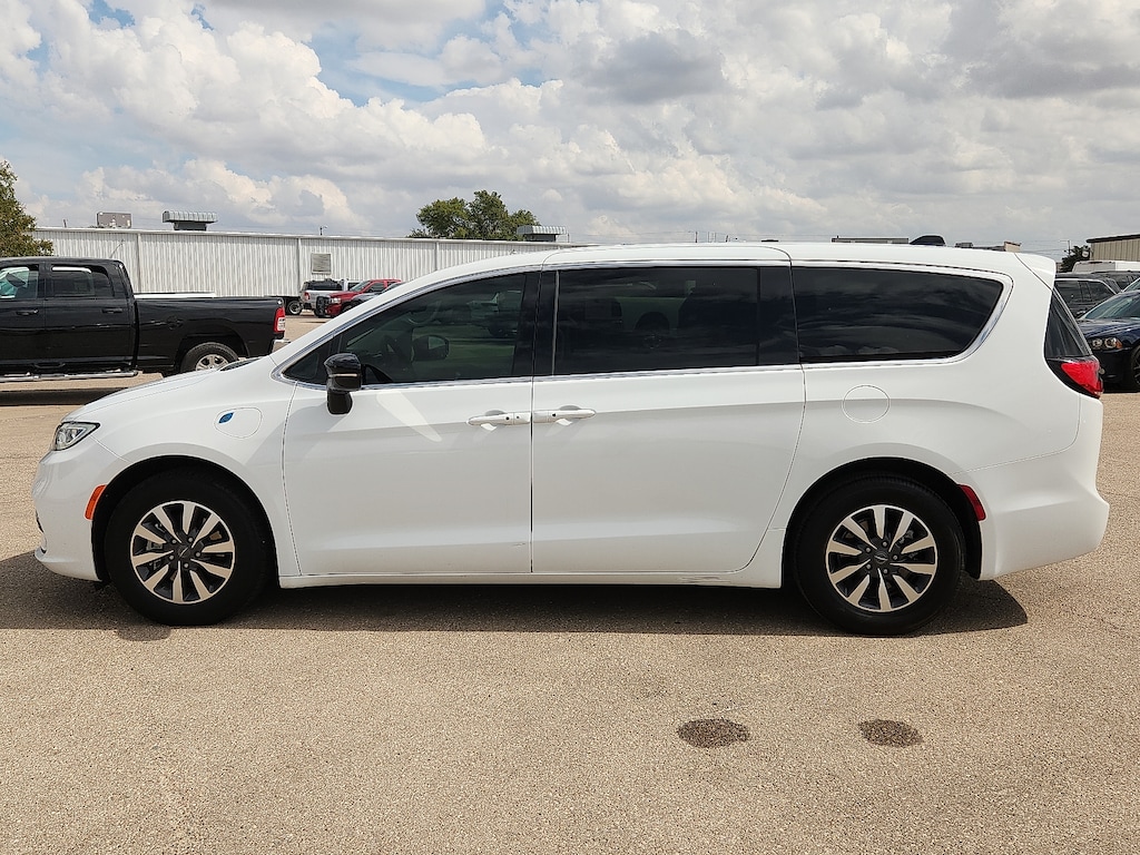 Used 2024 Chrysler Pacifica Hybrid Select Front-Wheel Drive Passenger Van