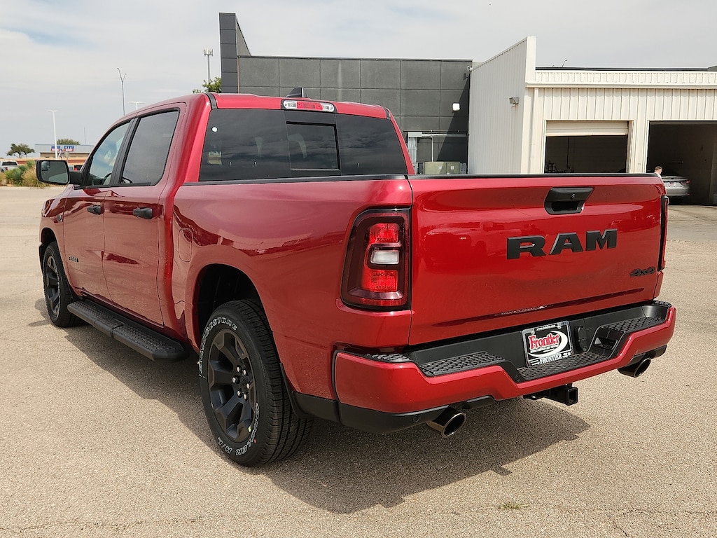 New 2026 Ram 1500 EXPRESS CREW CAB 4X4 5'7 BOX Pickup