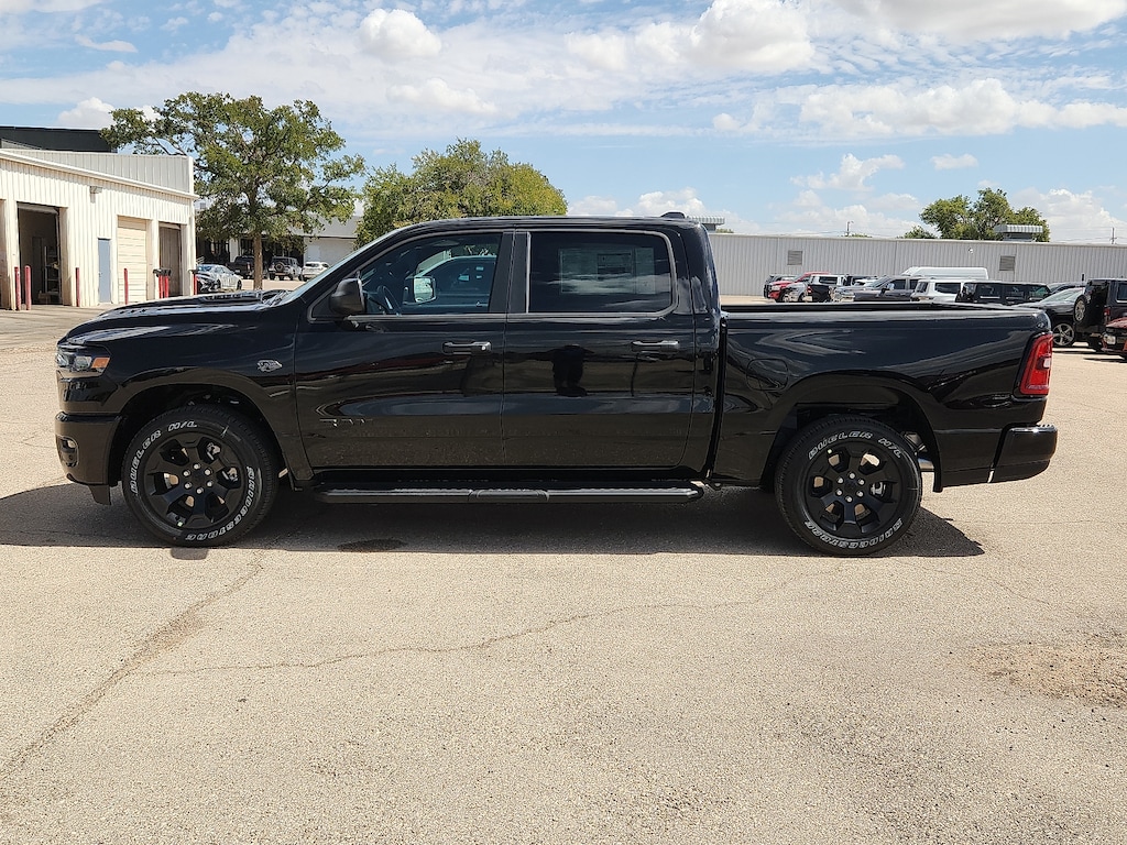 New 2027 Ram 1500 EXPRESS CREW CAB 4X4 5'7 BOX Pickup