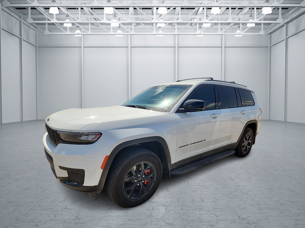 Used 2025 Jeep Grand Cherokee L Laredo SUV