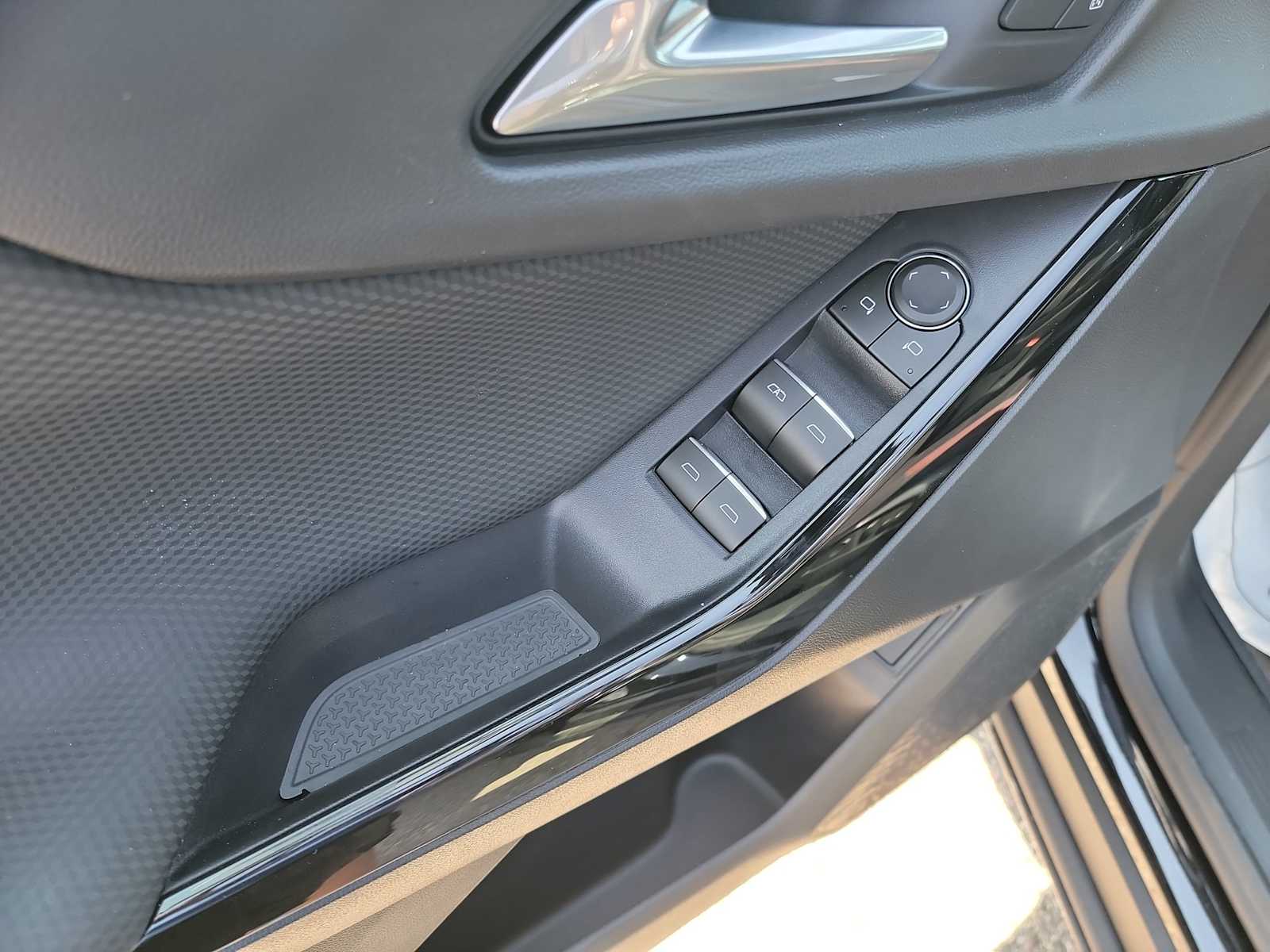 2026 Chevrolet Equinox RS - Photo 12