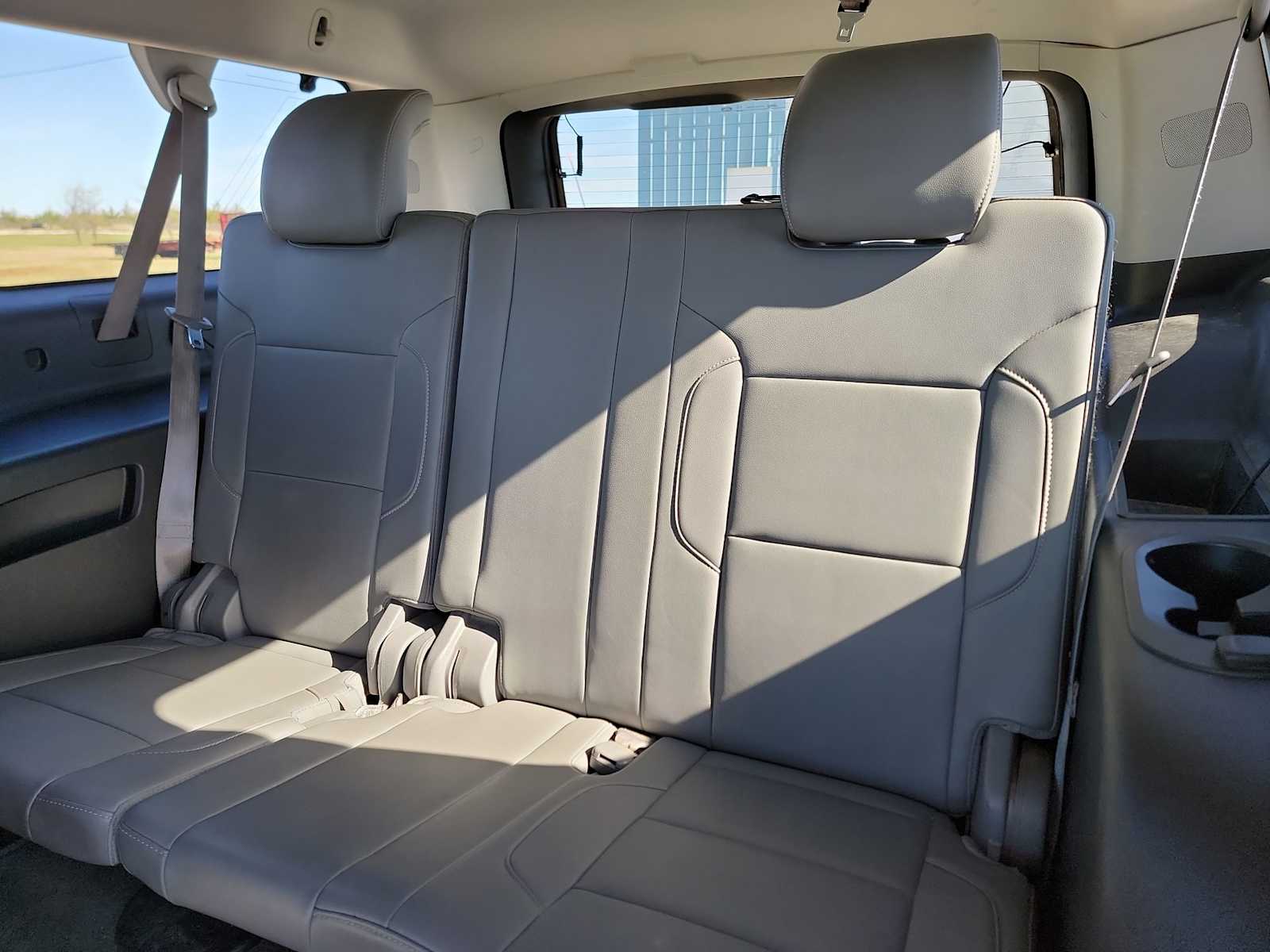 2015 Chevrolet Suburban LT - Photo 23