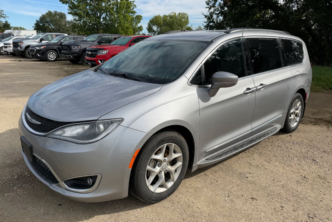 Used 2017 Chrysler Pacifica Touring-L Van