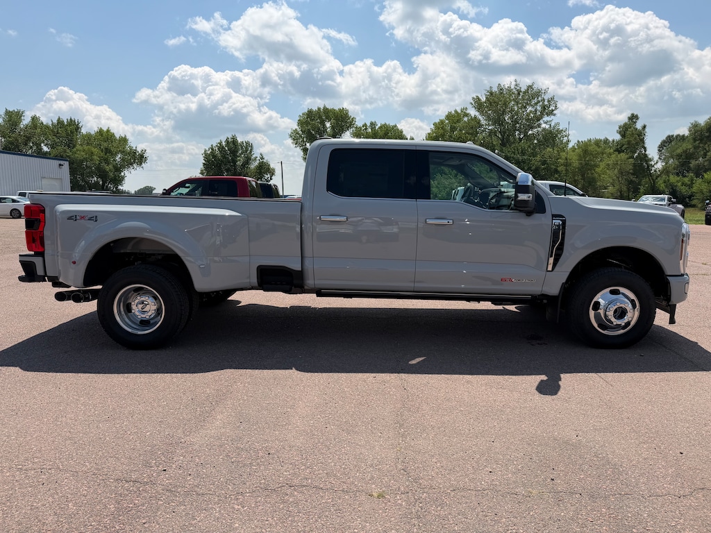New 2026 Ford F-350 Platinum Long Box DRW Truck Crew Cab