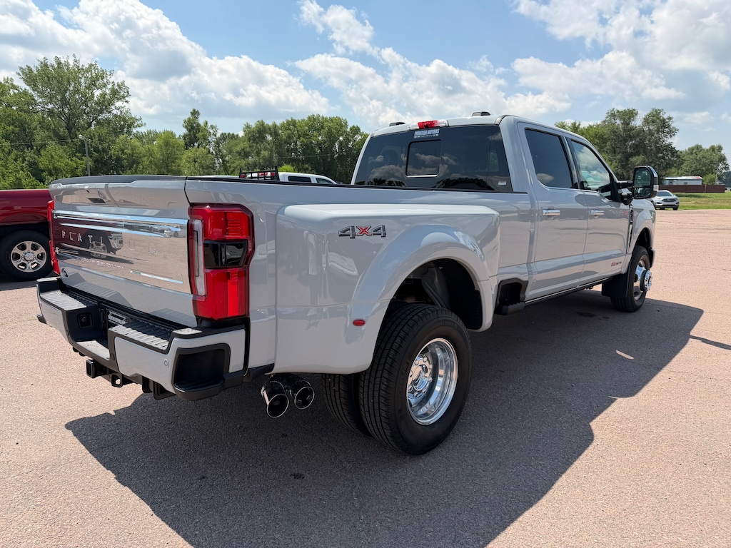New 2026 Ford F-350 Platinum Long Box DRW Truck Crew Cab