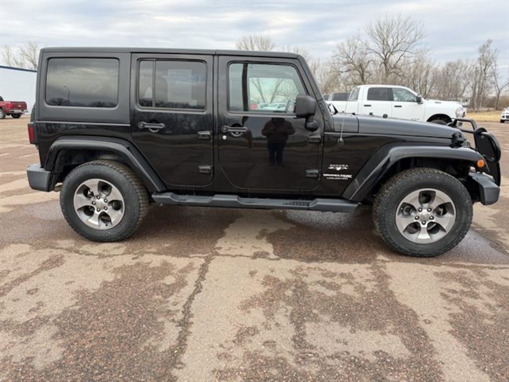 Used 2018 Jeep Wrangler JK Unlimited Sahara 4x4 SUV