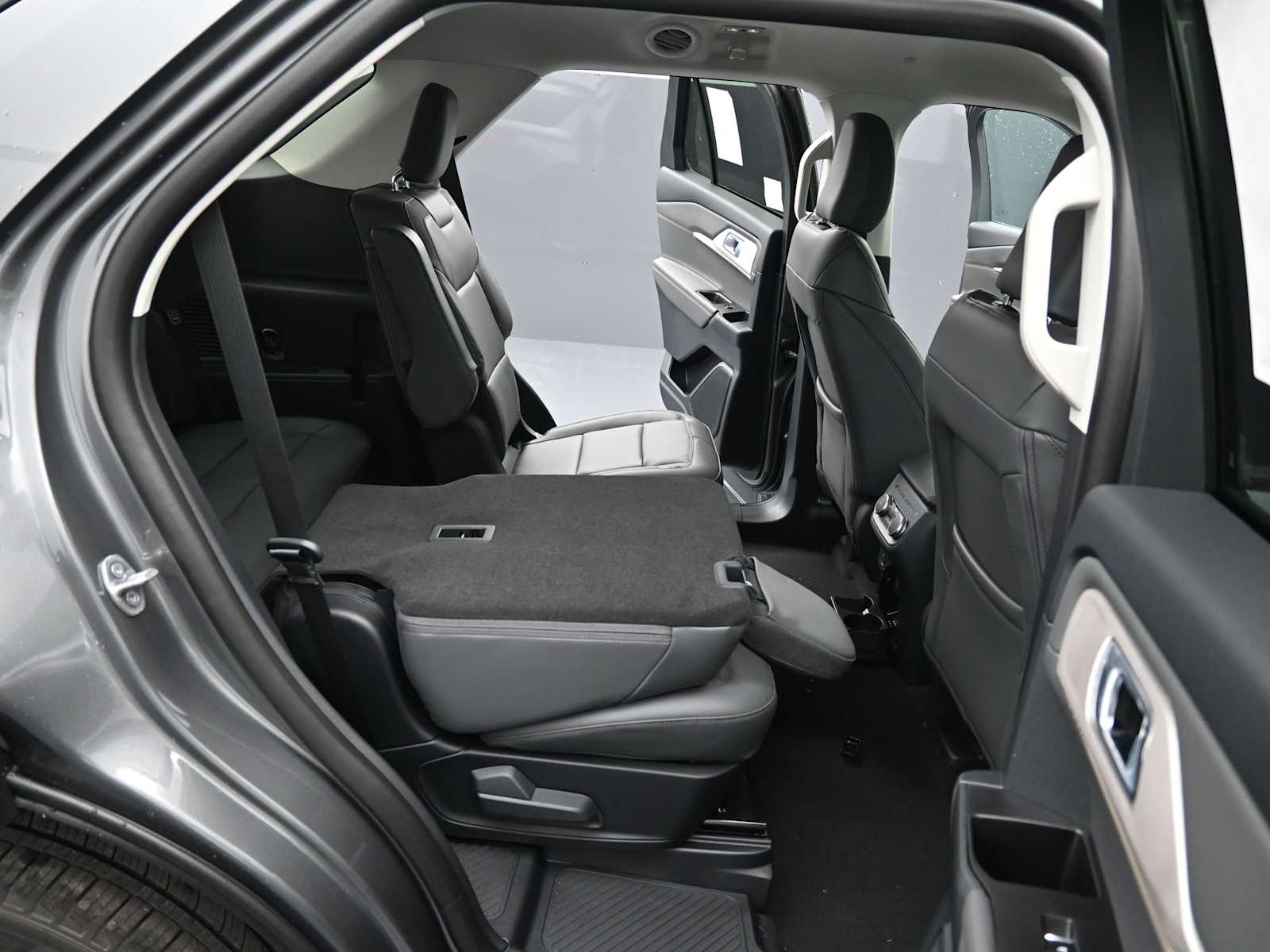 2026 Ford Explorer Active - Photo 15