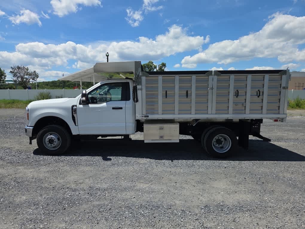New 2025 Ford F-350SD XL Chassis