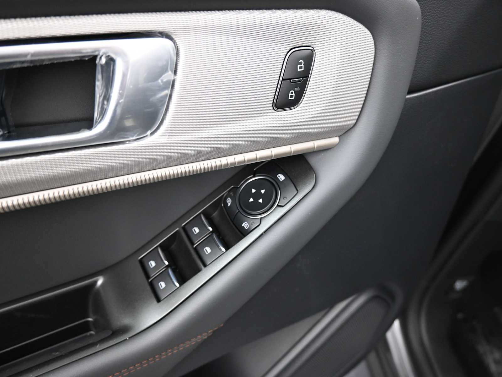 2026 Ford Explorer Active - Photo 21
