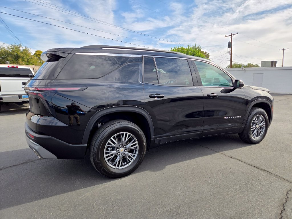 Used 2025 Chevrolet Traverse LT SUV