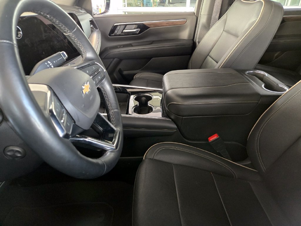 Used 2025 Chevrolet Suburban Premier SUV