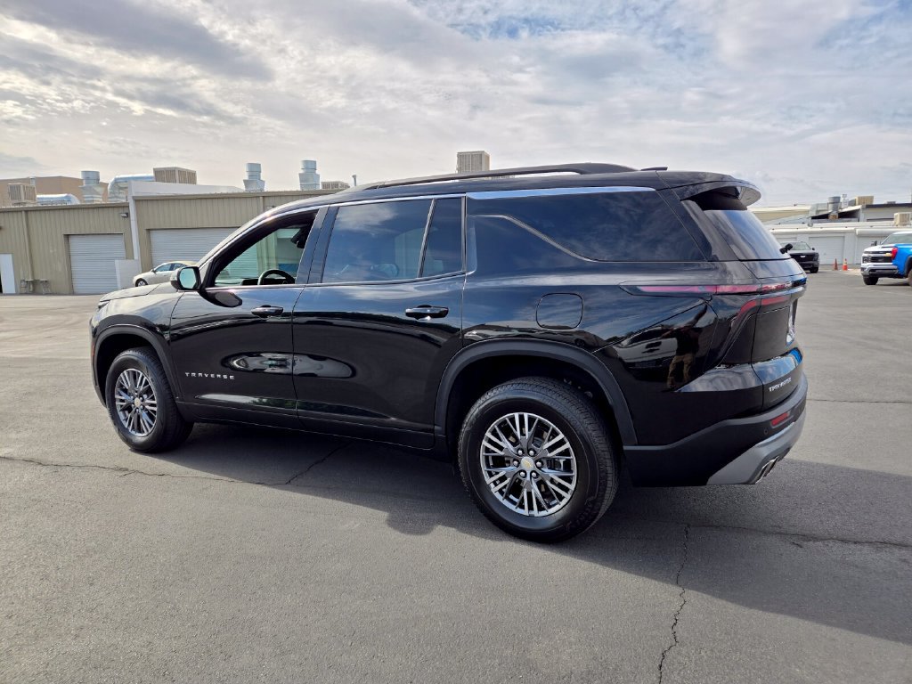 Used 2025 Chevrolet Traverse LT SUV