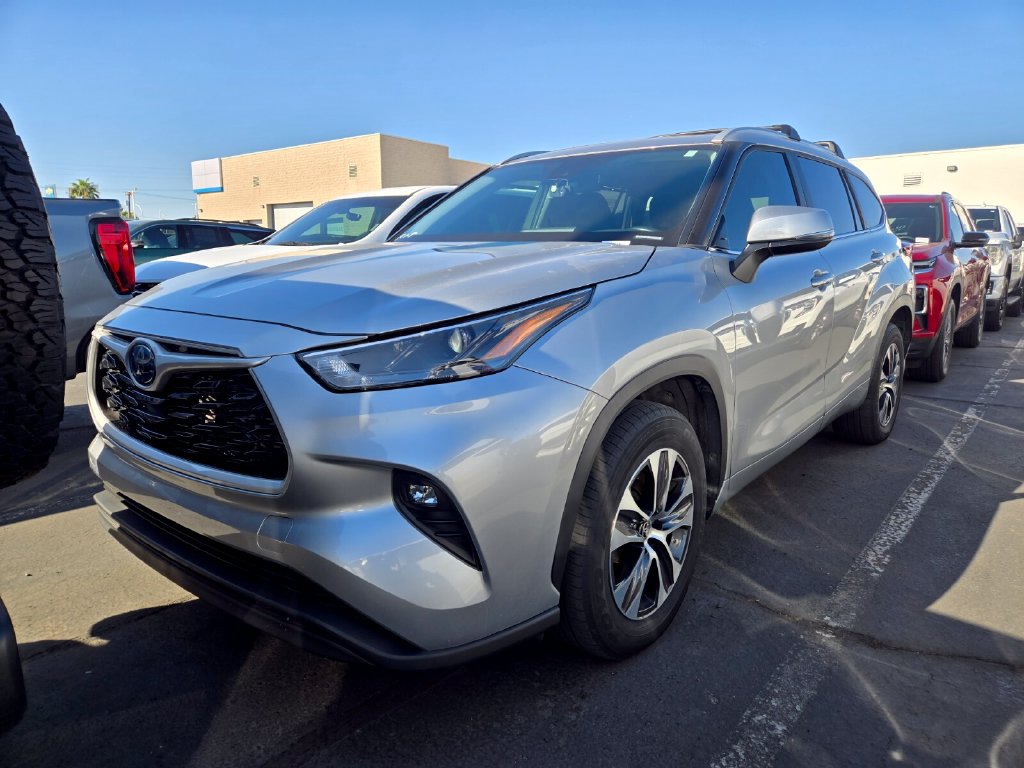 Used 2023 Toyota Highlander Hybrid XLE
