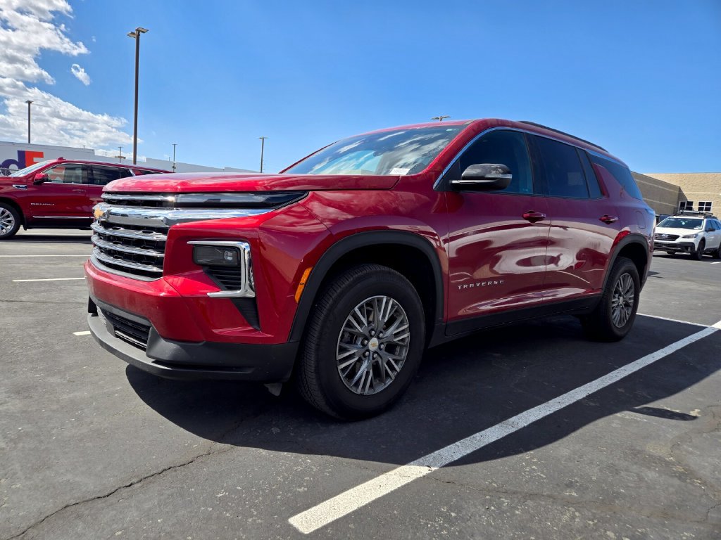 Used 2025 Chevrolet Traverse LT SUV