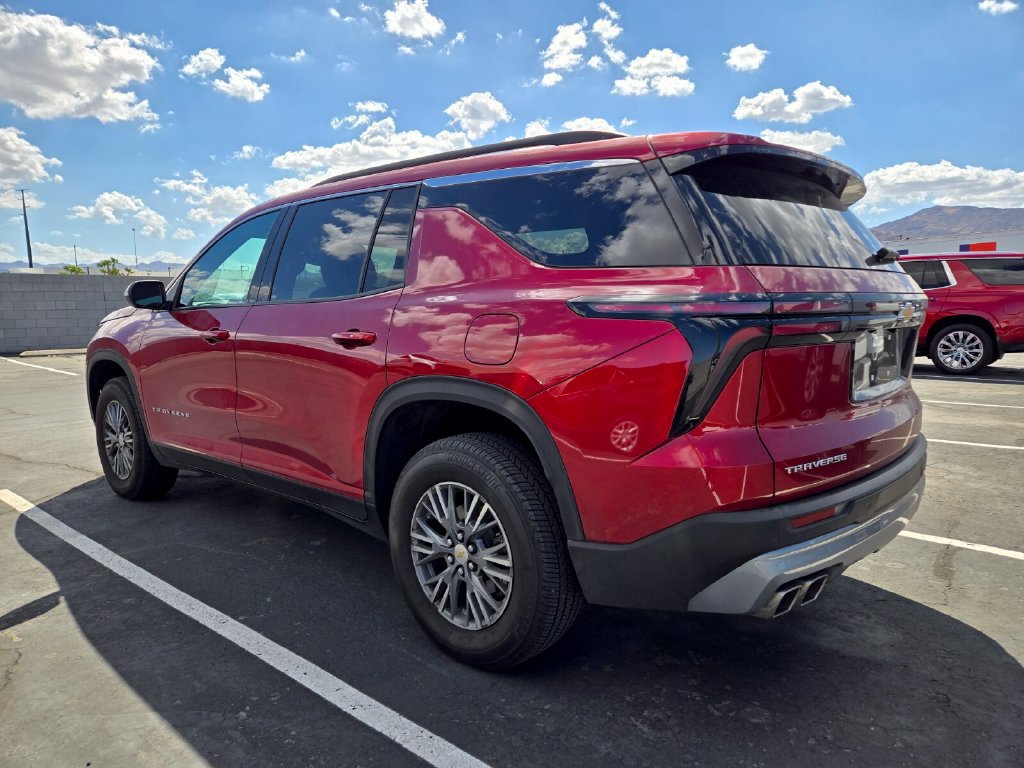 Used 2025 Chevrolet Traverse LT SUV