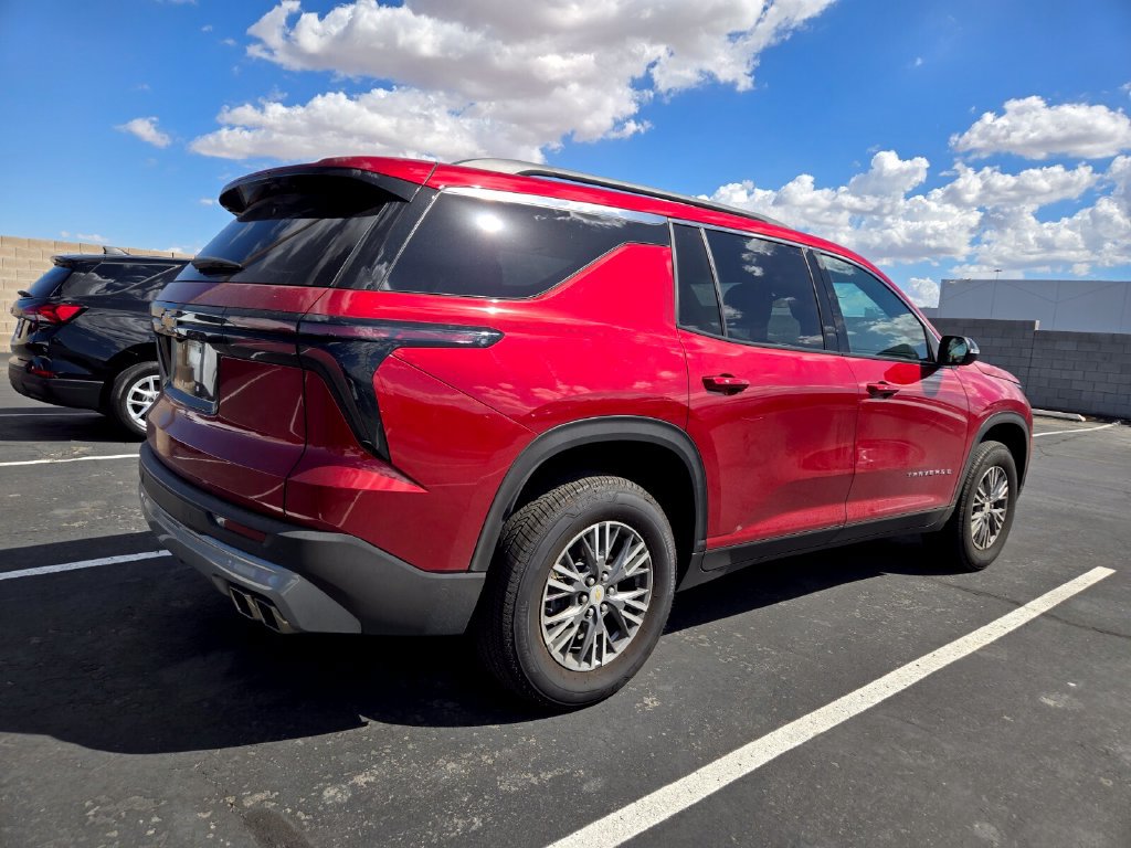 Used 2025 Chevrolet Traverse LT SUV