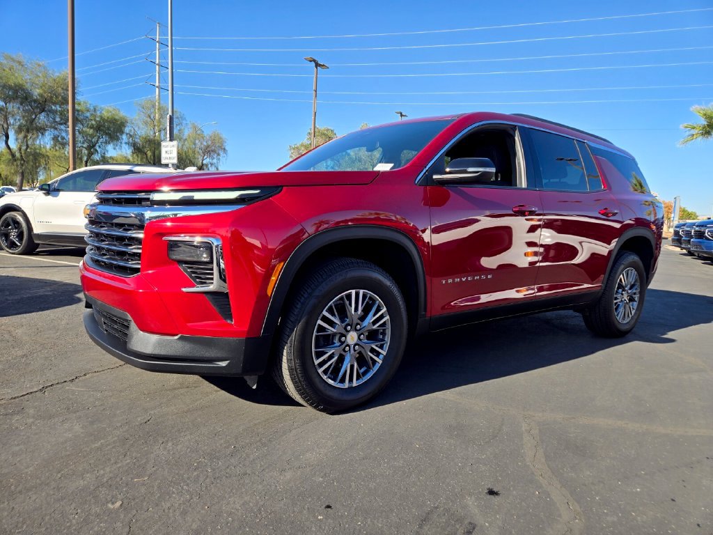 Used 2025 Chevrolet Traverse LT SUV