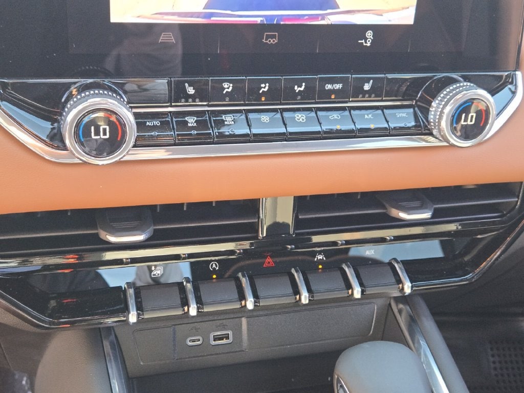 2026 GMC Canyon AT4 - Photo 13