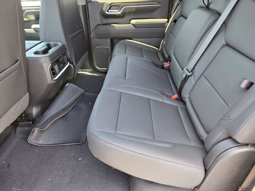 2026 GMC Sierra 1500 SLT - Photo 8
