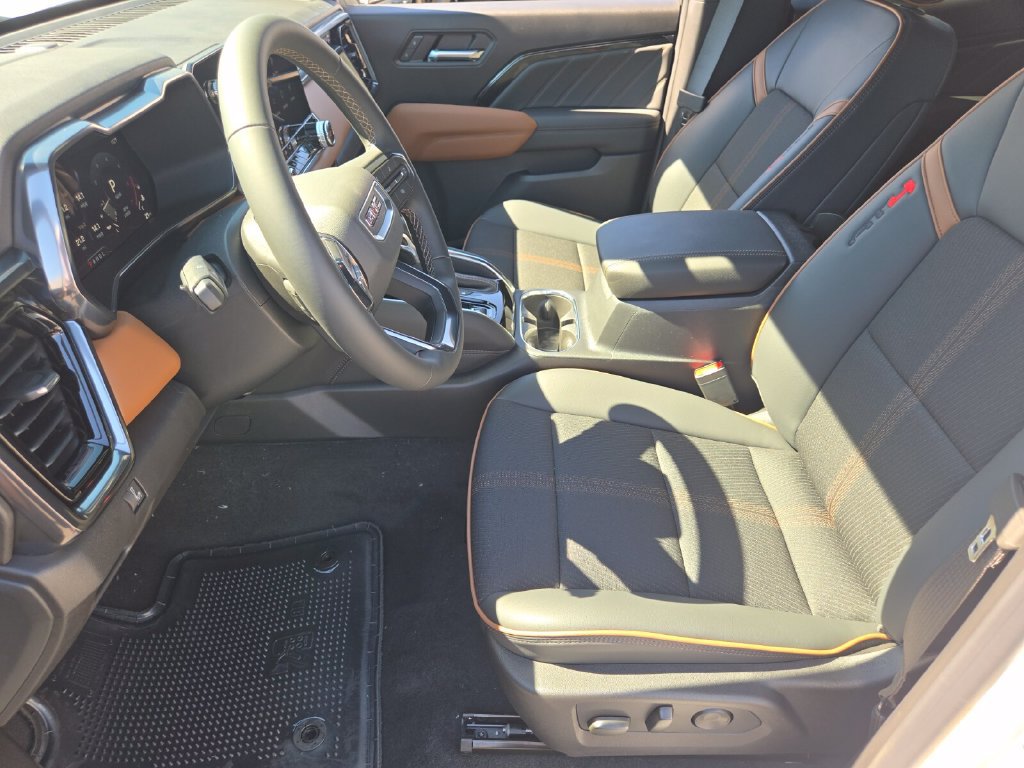 2026 GMC Canyon AT4 - Photo 6