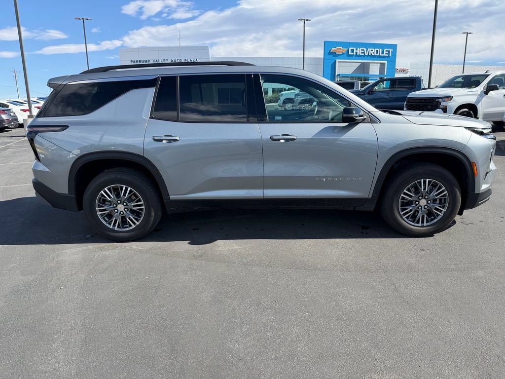 Used 2025 Chevrolet Traverse LT SUV