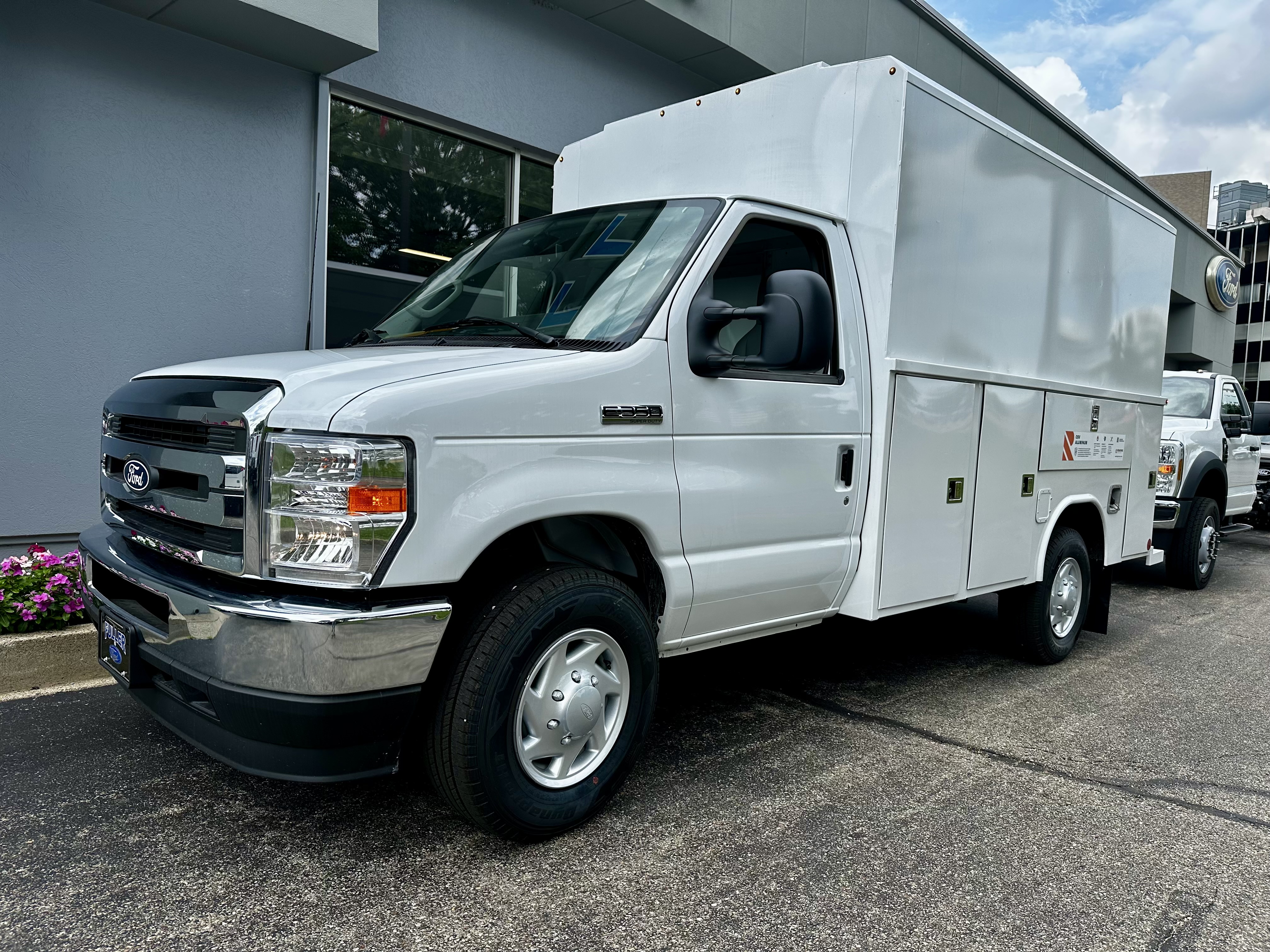 2027 Ford E-350 Cutaway E-350 SRW Truck
