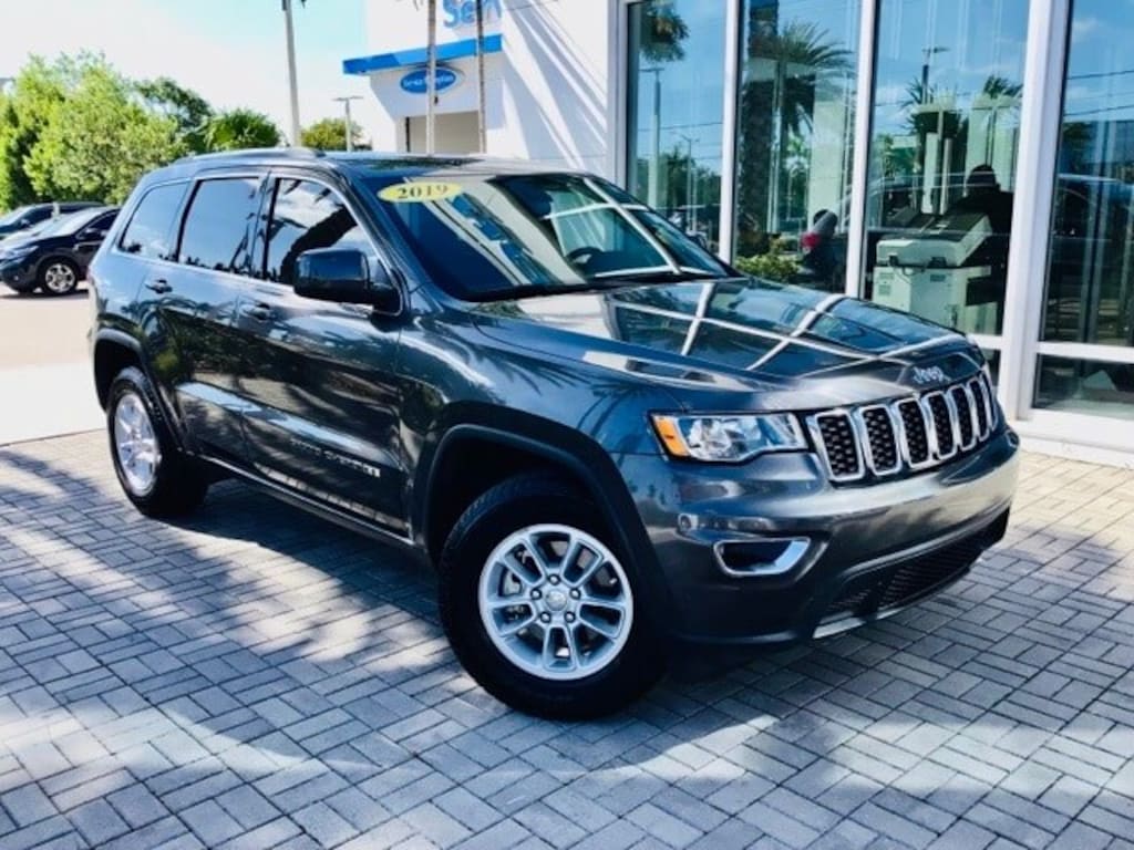 Used 2019 Jeep Grand Cherokee Laredo SUV