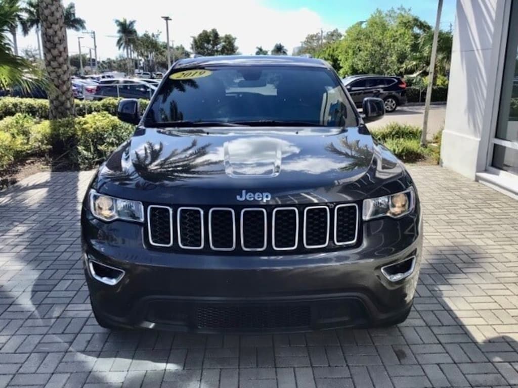 Used 2019 Jeep Grand Cherokee Laredo SUV