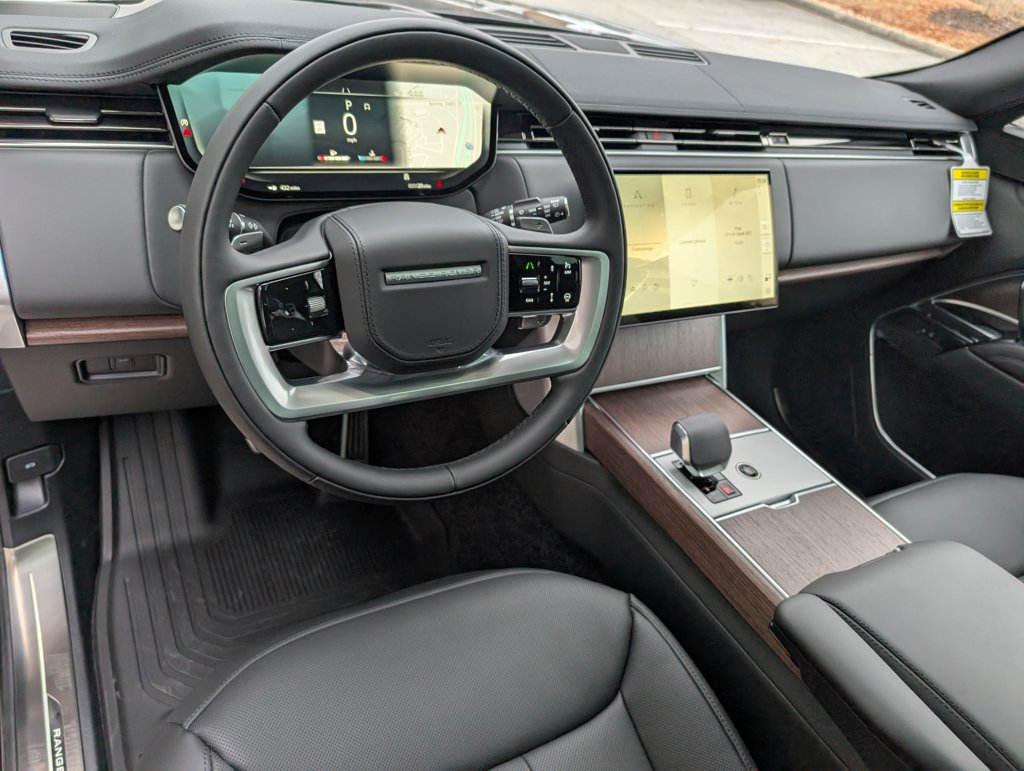 New 2026 Land Rover Range Rover SE P400 SE SWB