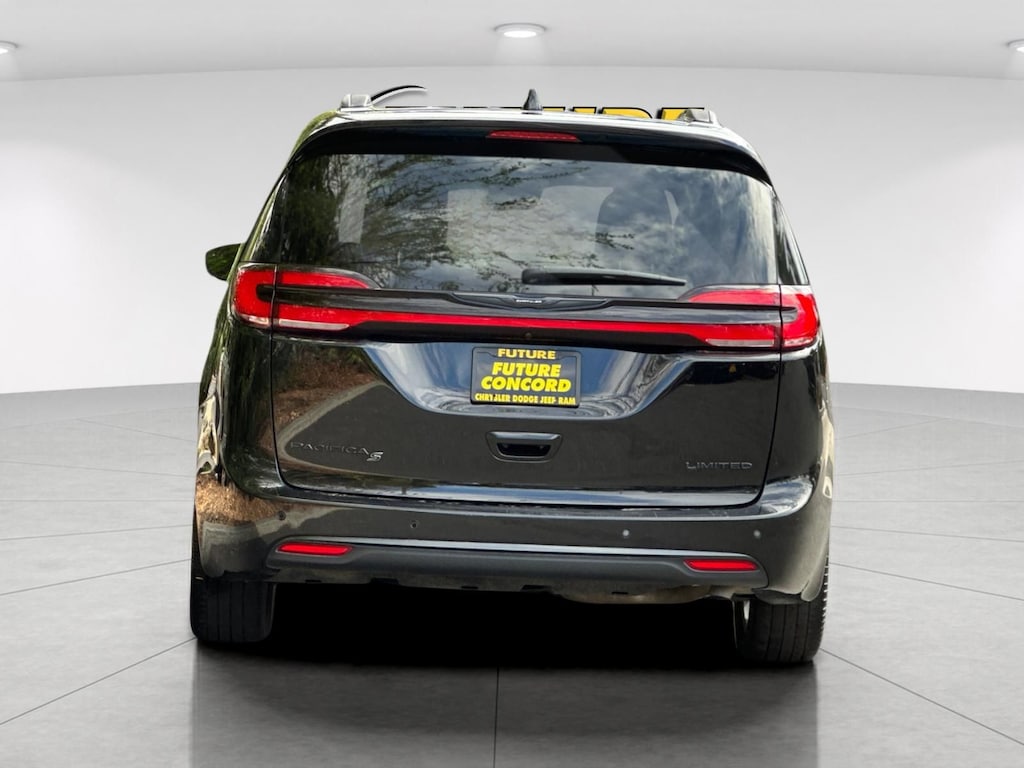 Used 2025 Chrysler Pacifica Limited Van Passenger Van