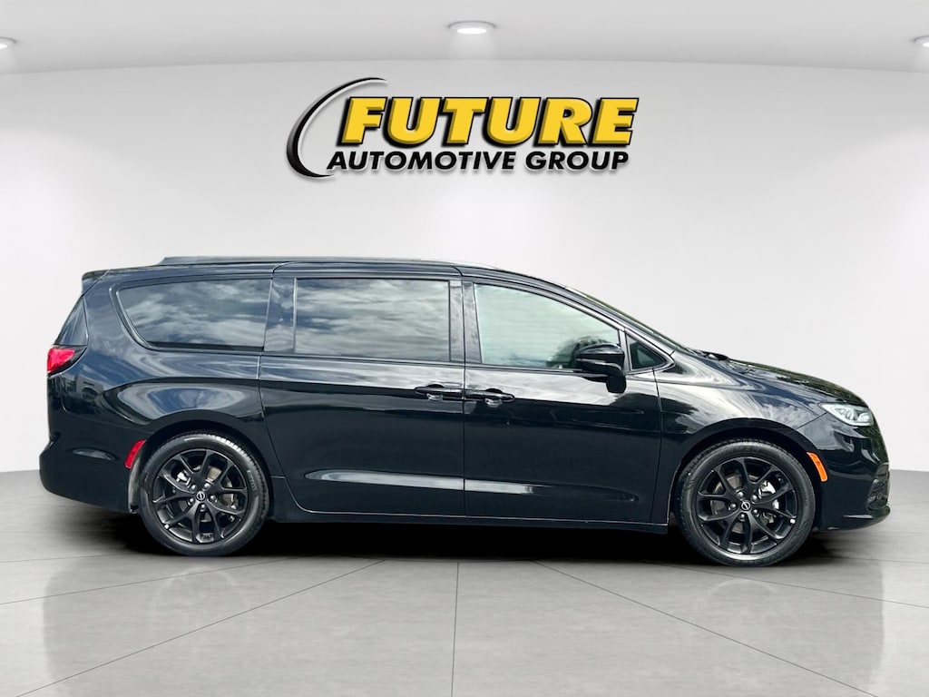 Used 2025 Chrysler Pacifica Limited Van Passenger Van