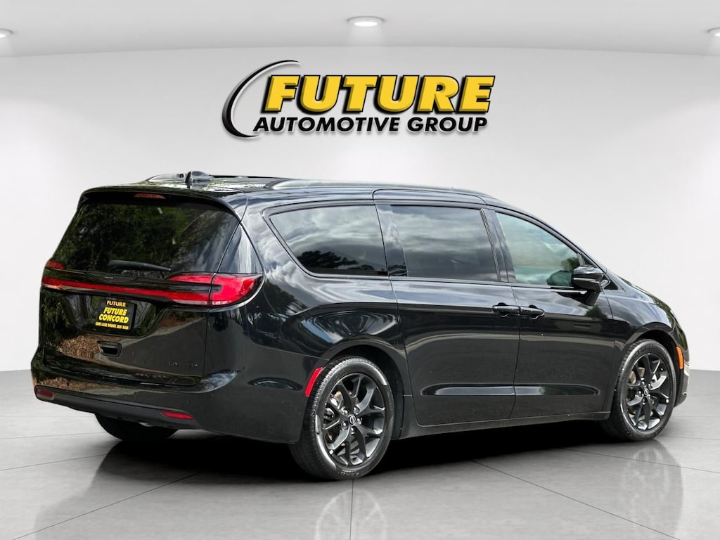 Used 2025 Chrysler Pacifica Limited Van Passenger Van