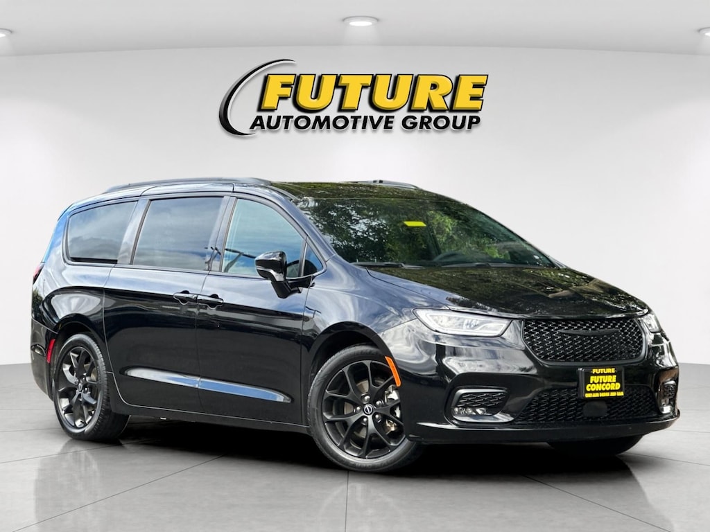 Used 2025 Chrysler Pacifica Limited Van Passenger Van
