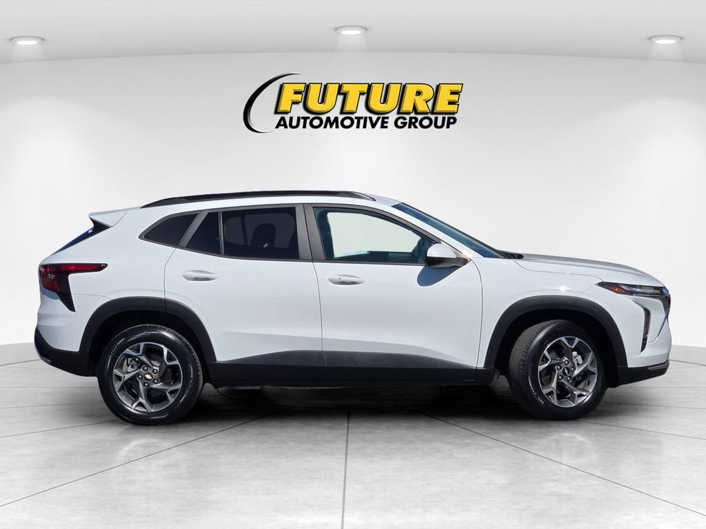 Used 2025 Chevrolet Trax LT SUV