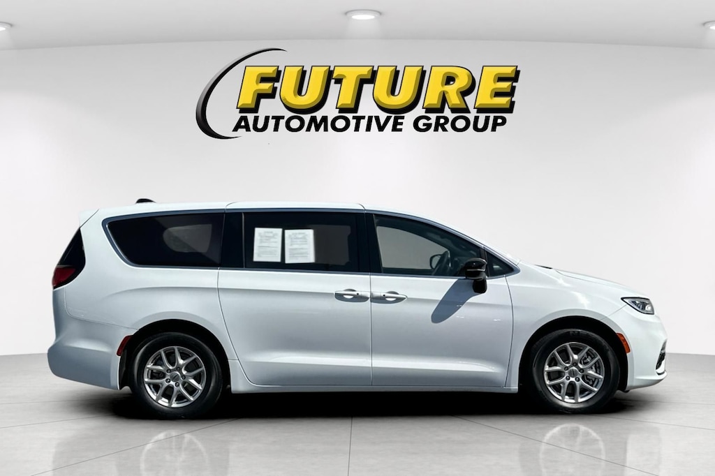 Certified 2025 Chrysler Pacifica Select Minivan/Van