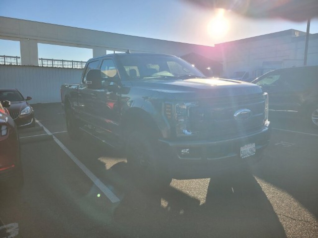 Used 2019 Ford Super Duty F-250 SRW LARIAT Crew Cab Pickup