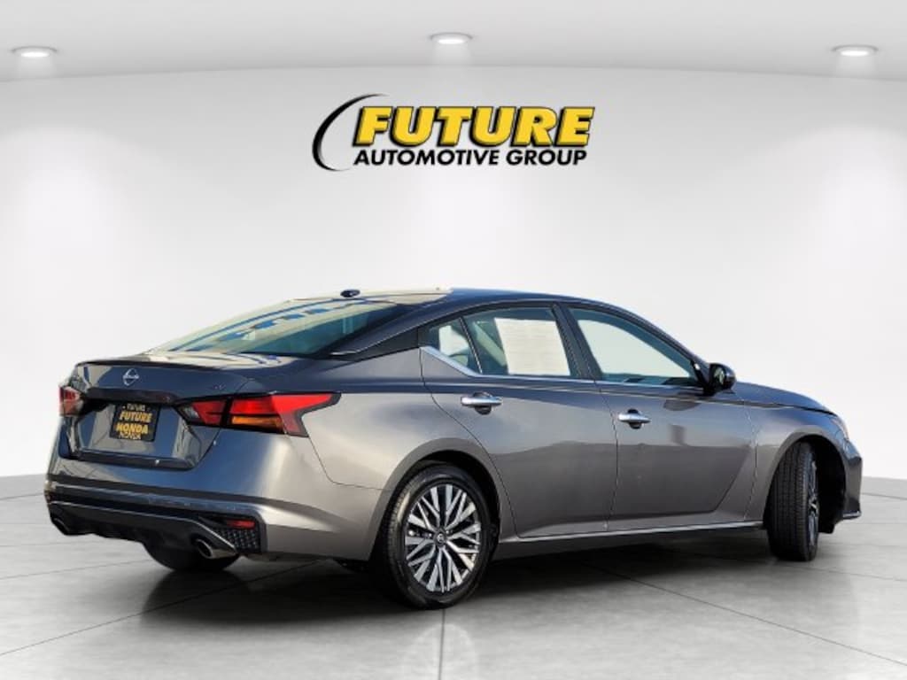 Used 2024 Nissan Altima 2.5 SV Sedan