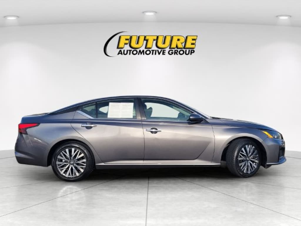 Used 2024 Nissan Altima 2.5 SV Sedan